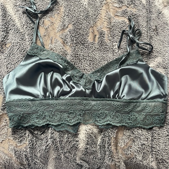 Silk never worn, cyan crop top adjustable, medium - Picture 1 of 2